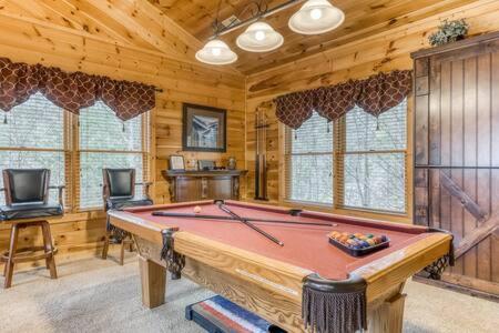 The Great Escape - Min From Parkway With Hot Tub Villa Gatlinburg Bagian luar foto