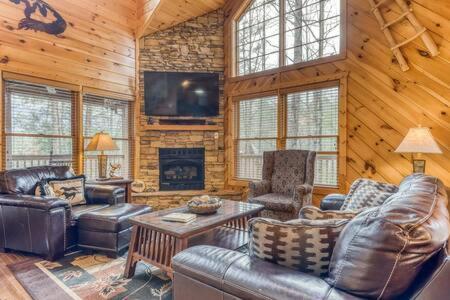 The Great Escape - Min From Parkway With Hot Tub Villa Gatlinburg Bagian luar foto