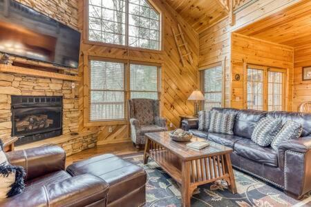 The Great Escape - Min From Parkway With Hot Tub Villa Gatlinburg Bagian luar foto