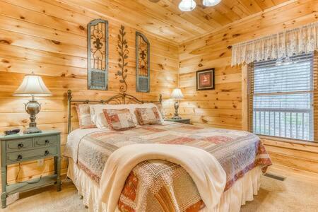 The Great Escape - Min From Parkway With Hot Tub Villa Gatlinburg Bagian luar foto